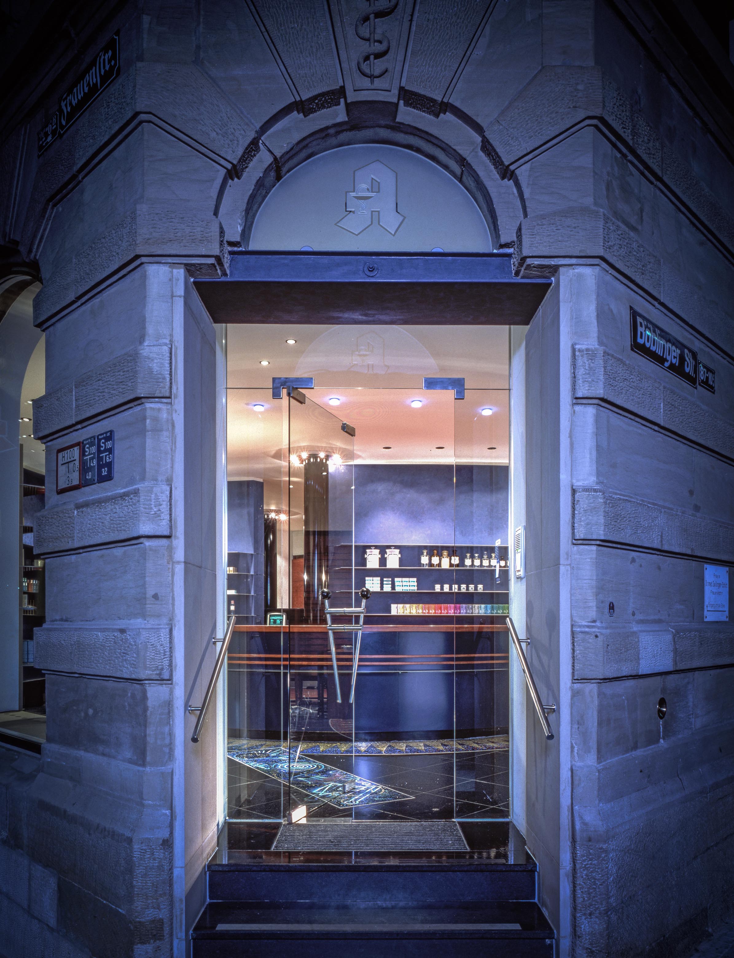 Alte Heslacher Apotheke – Fassade