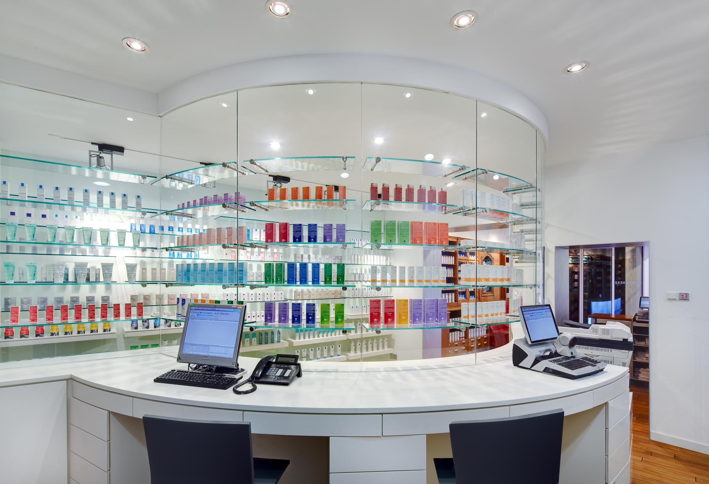 Dispensing robot in the working area of Wuth Official Pharmacy