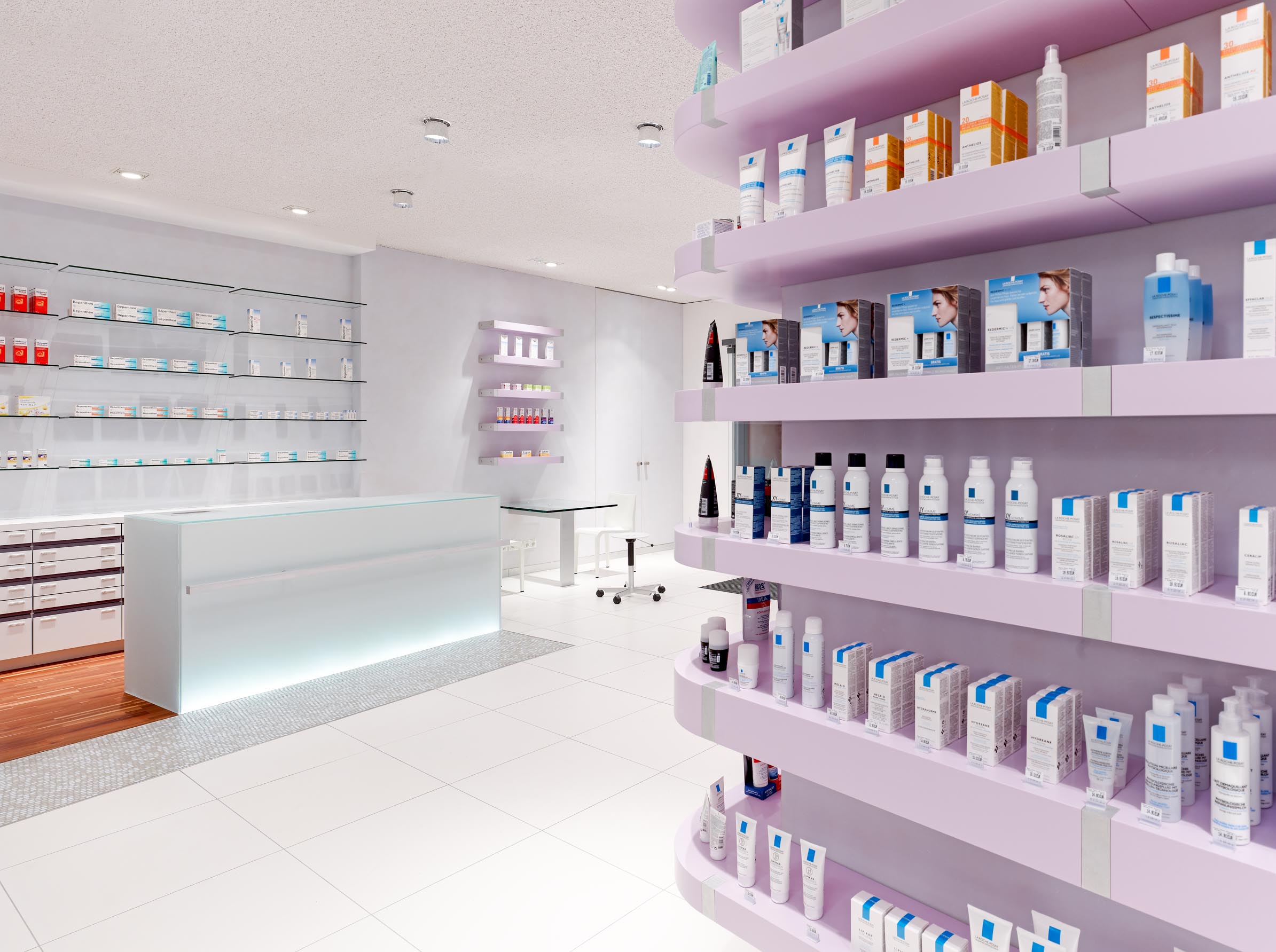 Prescription counter in satin-finished glass and self-service area