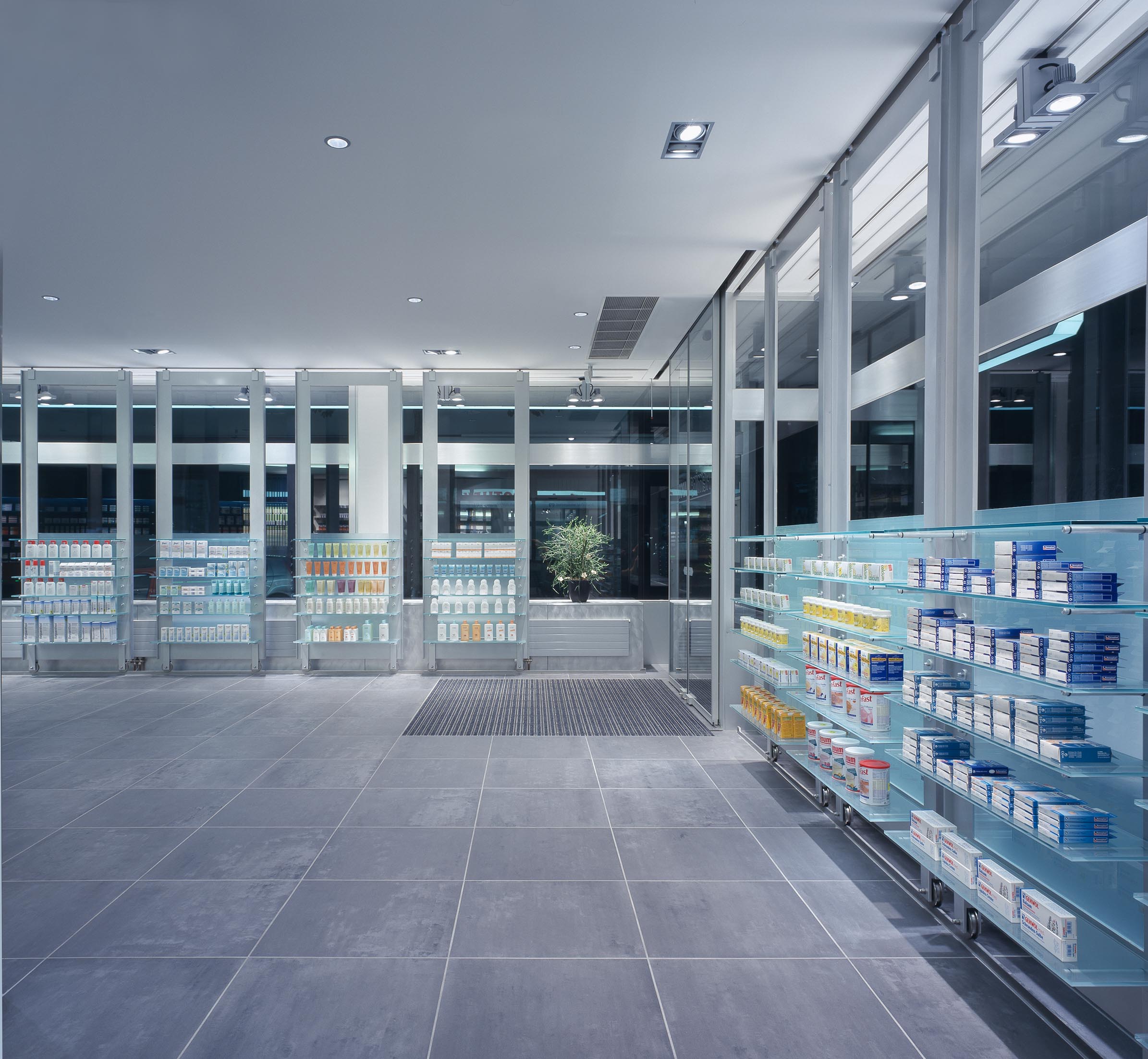Freiwahl, Eingang und Schaufenster