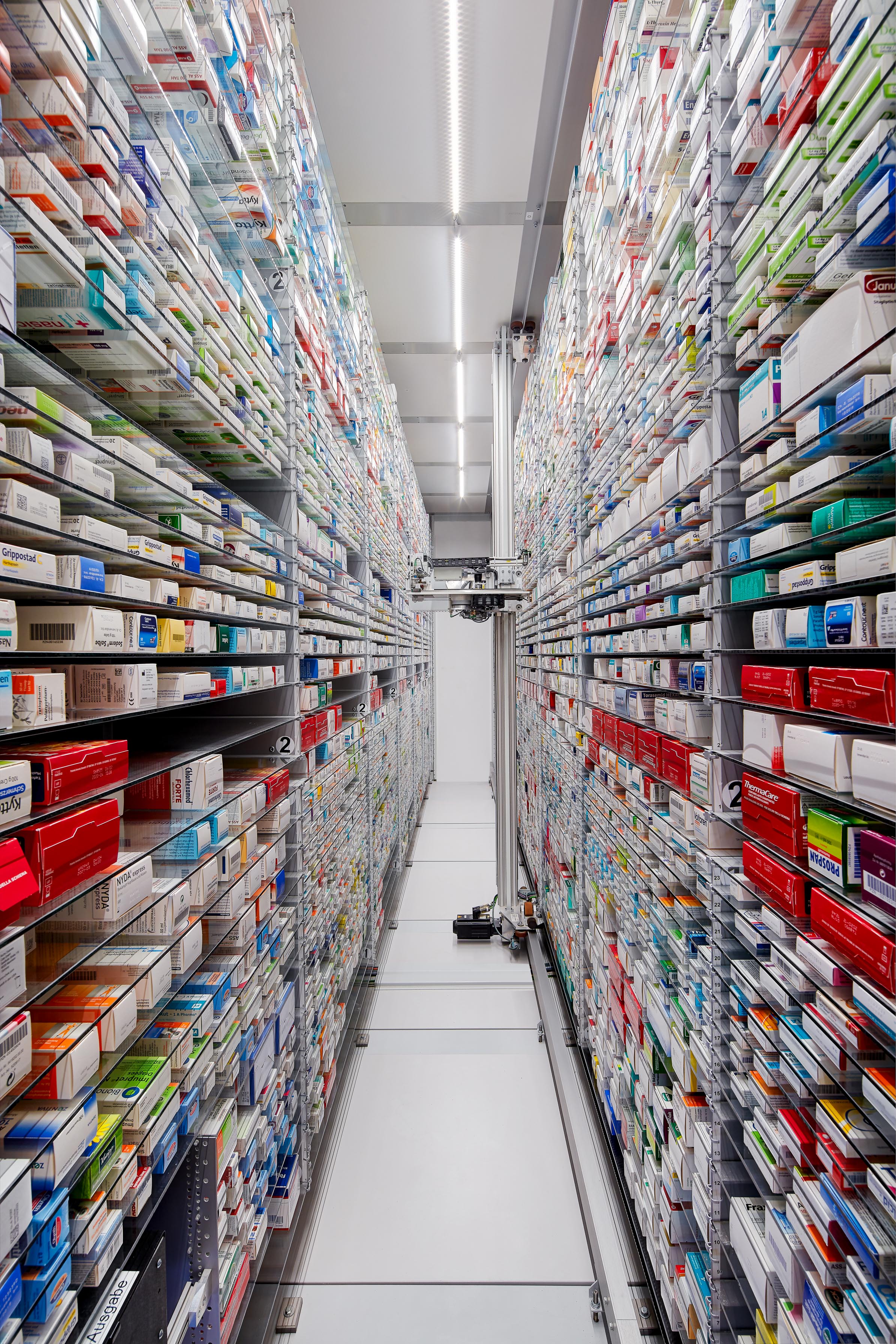 Apostore automated storage robot