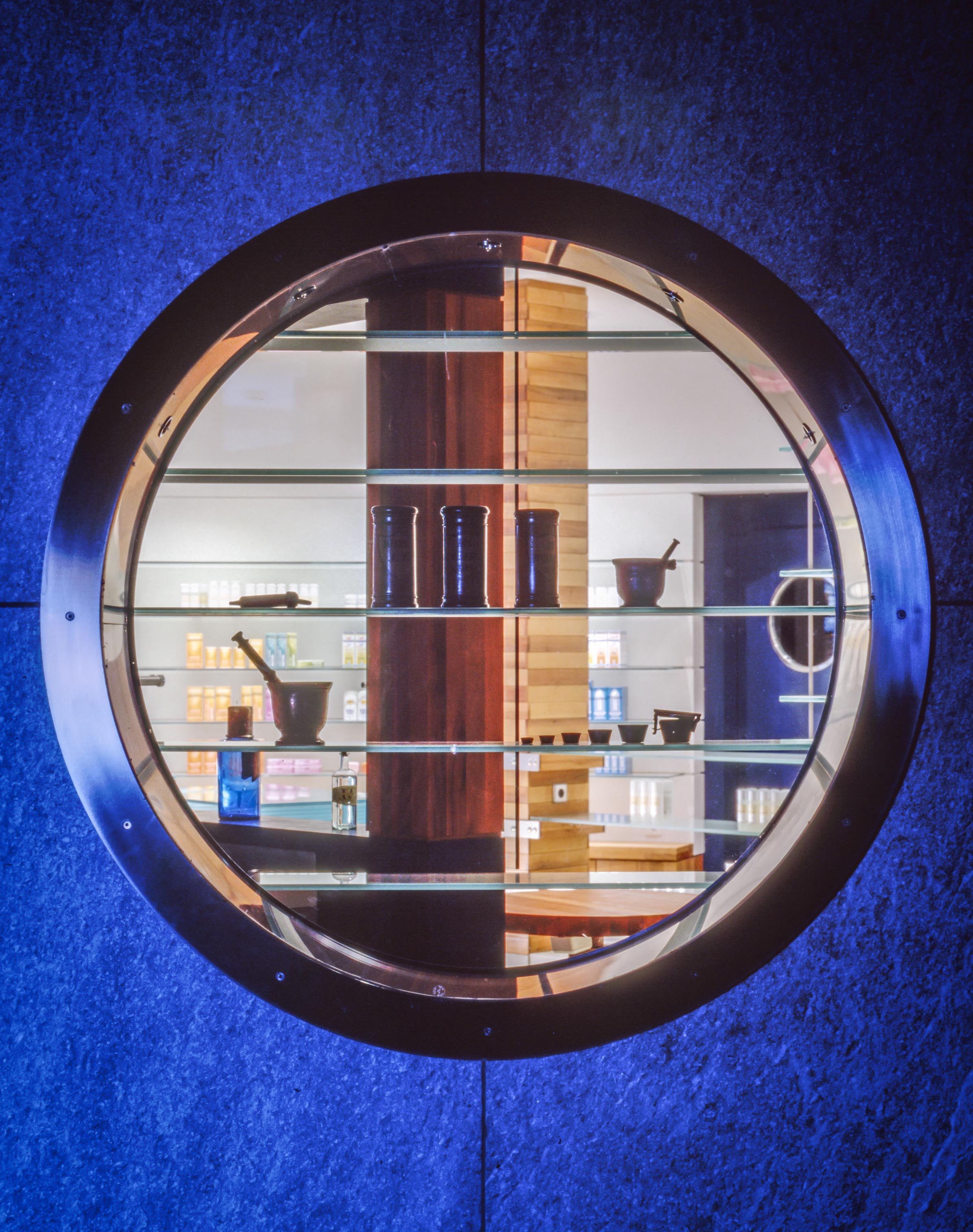 Schaufenster, Bullauge und Fassade
