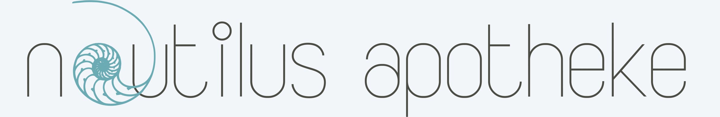 Das Corporate Design der Nautilus Apotheke: Reduzierte, elegante Typografie mit einer maritim-türkisen Nautilus-Schnecke als integraler Bestandteil des Logos