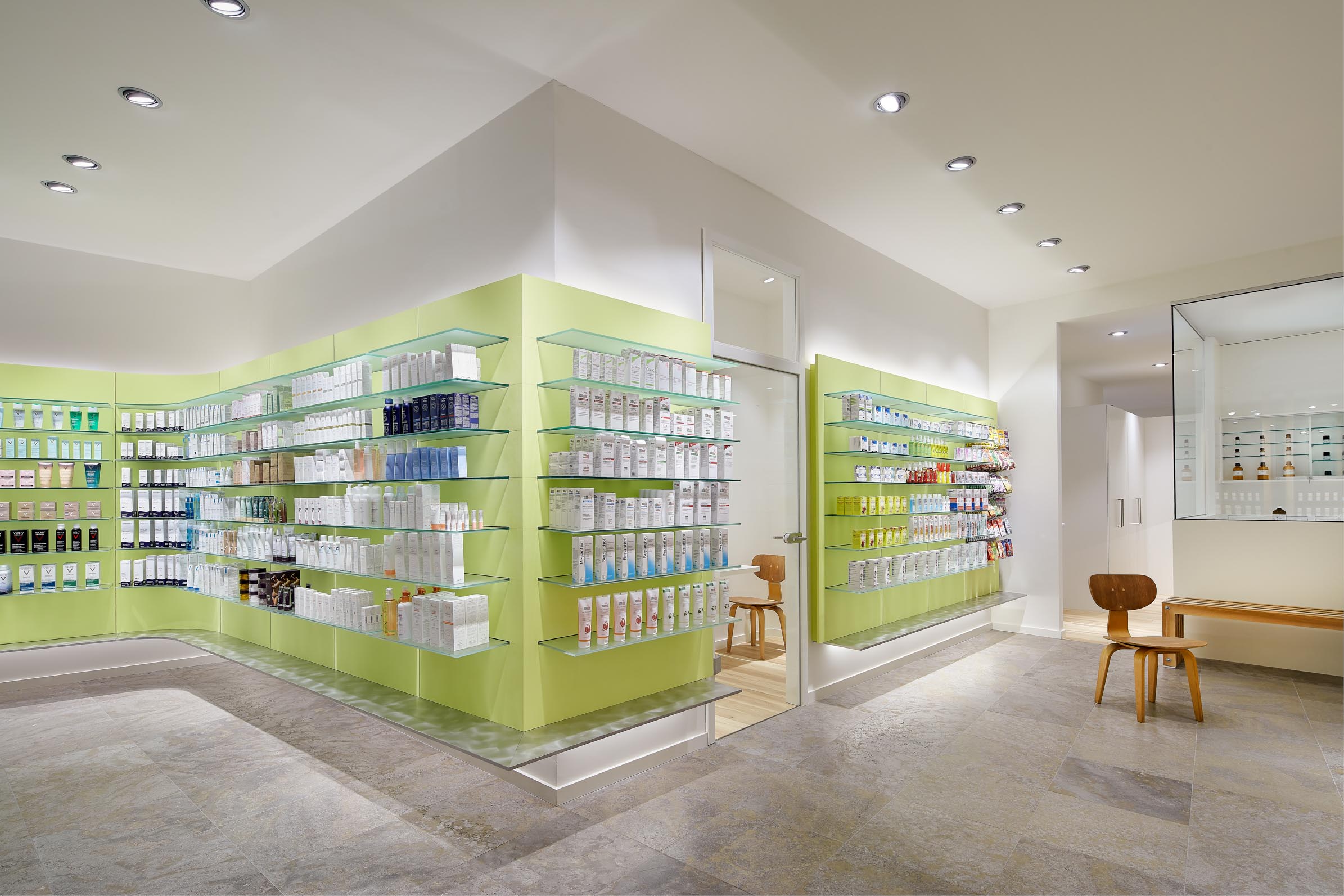 Stadt-Apotheke Köln, Rezeptur und Wartebereich