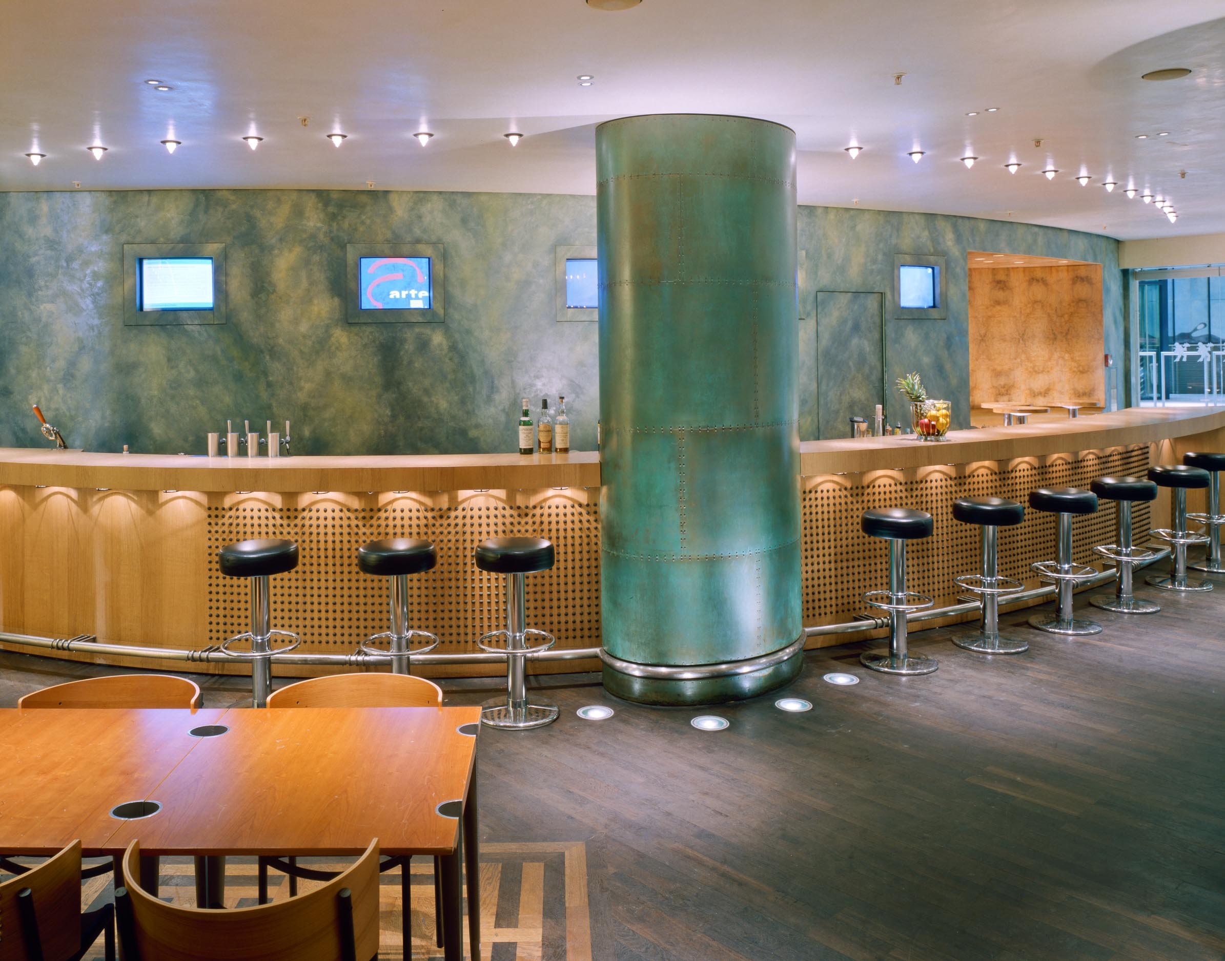 Bar im Erdgeschoss