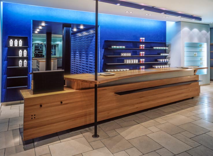 Adler Apotheke, HV-Tisch und blaue Sichtwahl