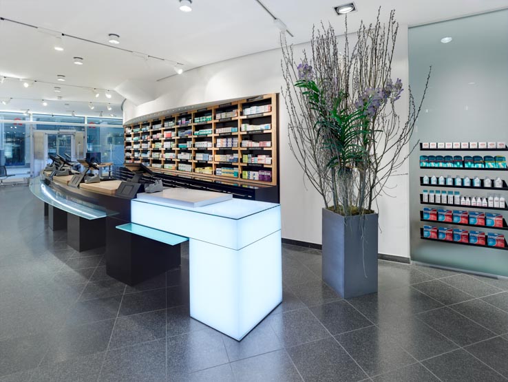 Apotheke am Neumarkt, Erweiterung HV-Tisch mit beleuchtetem Glasmodul