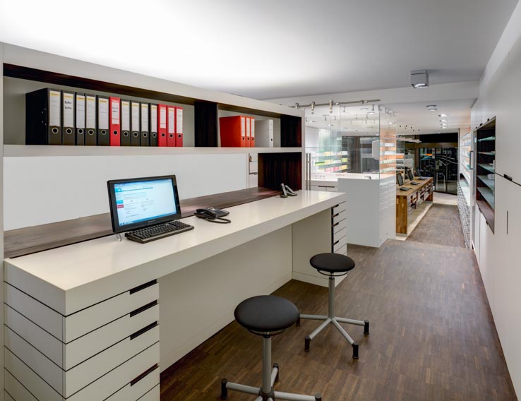 Apotheke am Niedertor, Arbeitsplätze mit Kontakt zur Offizin
