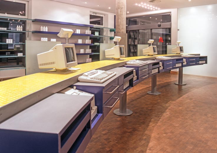 Bauhaus Apotheke, HV-Tisch und Freiwahl
