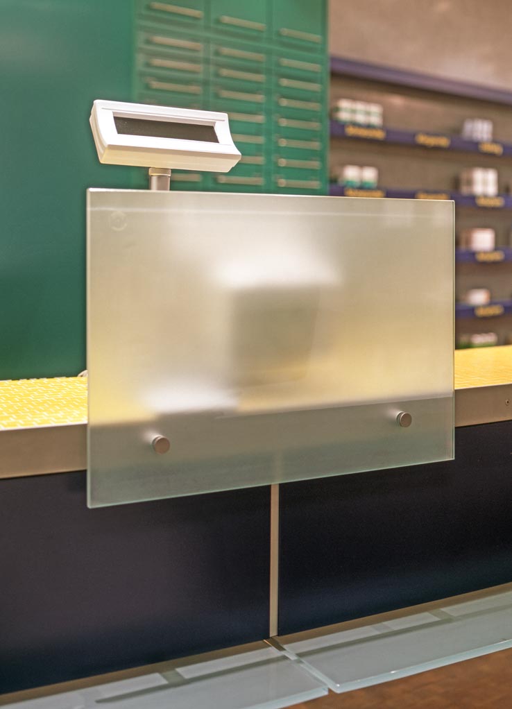 Bauhaus Apotheke, HV-Tisch mit Kassenblende aus satiniertem Glas