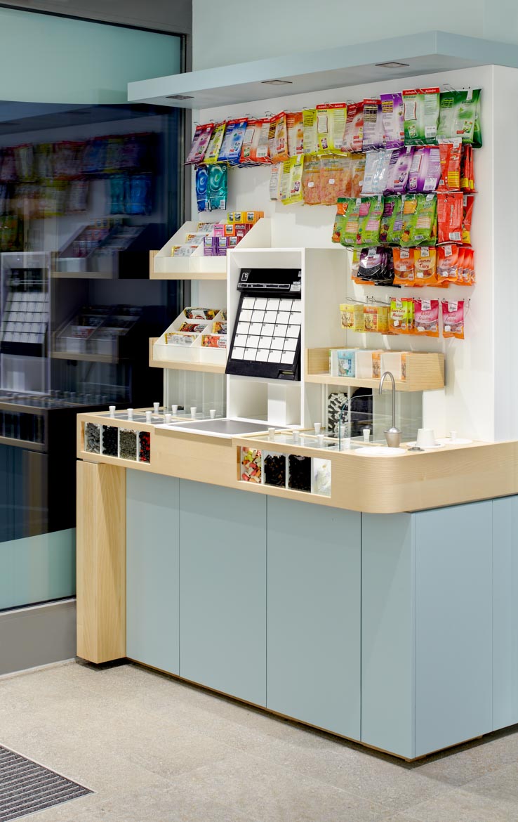 Engel Apotheke, Bonbonregal, Lakritz Selbstbedienung und Wasserspender mit Futomat