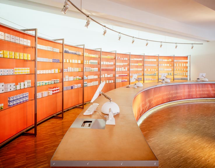 Ohm Apotheke, HV-Tisch und Sichtwahl hinterleuchteter Folienbespannung