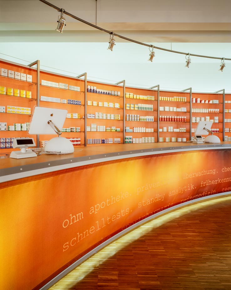 Ohm Apotheke, HV-Tisch und Sichtwahl hinterleuchteter Folienbespannung
